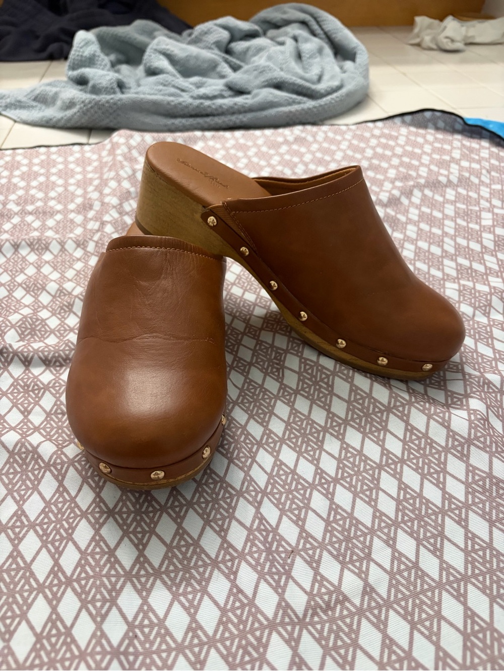 Universal Thread Brown Leather Clogs with gold details - Picture 4 of 5
